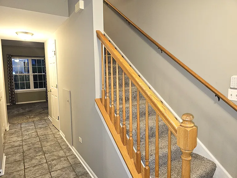 1225 N Village Dr — Photo 3