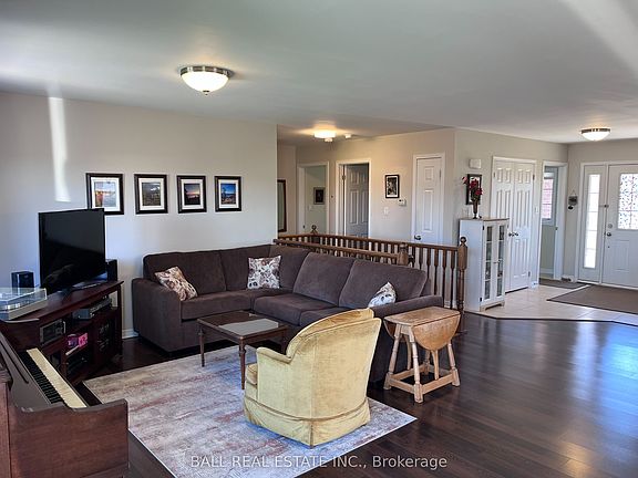 5th image of 6 Maple Ave E