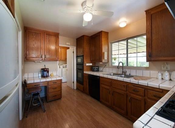 3rd image of 802 E Vista Del Playa Ave