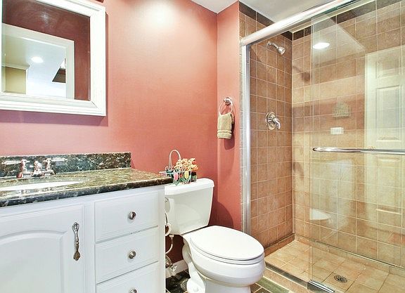 5th image of 1809 Tanglewood Dr APT A