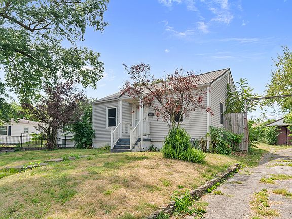 3rd image of 1021 Meadow Ln