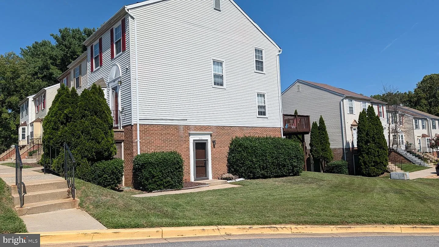 3 bed, 1.0 bath, 1224 sqft, $1,840 — Photo 1
