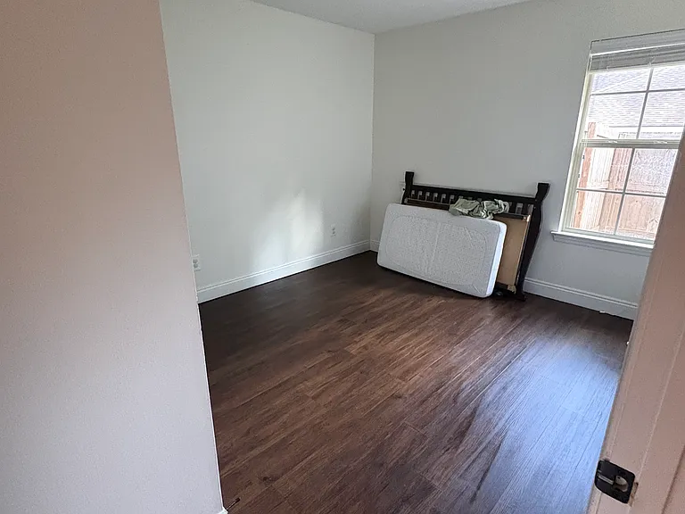 986 Tudor Ln — Photo 6