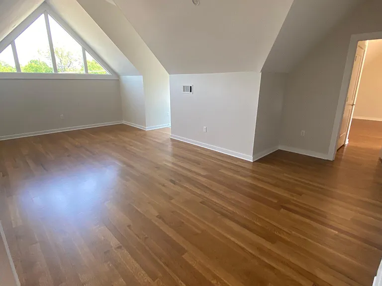 2119 Jefferson Ave — Photo 3