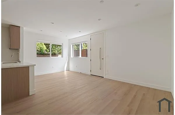 Building Photo - 15207 1/2 Morrison St