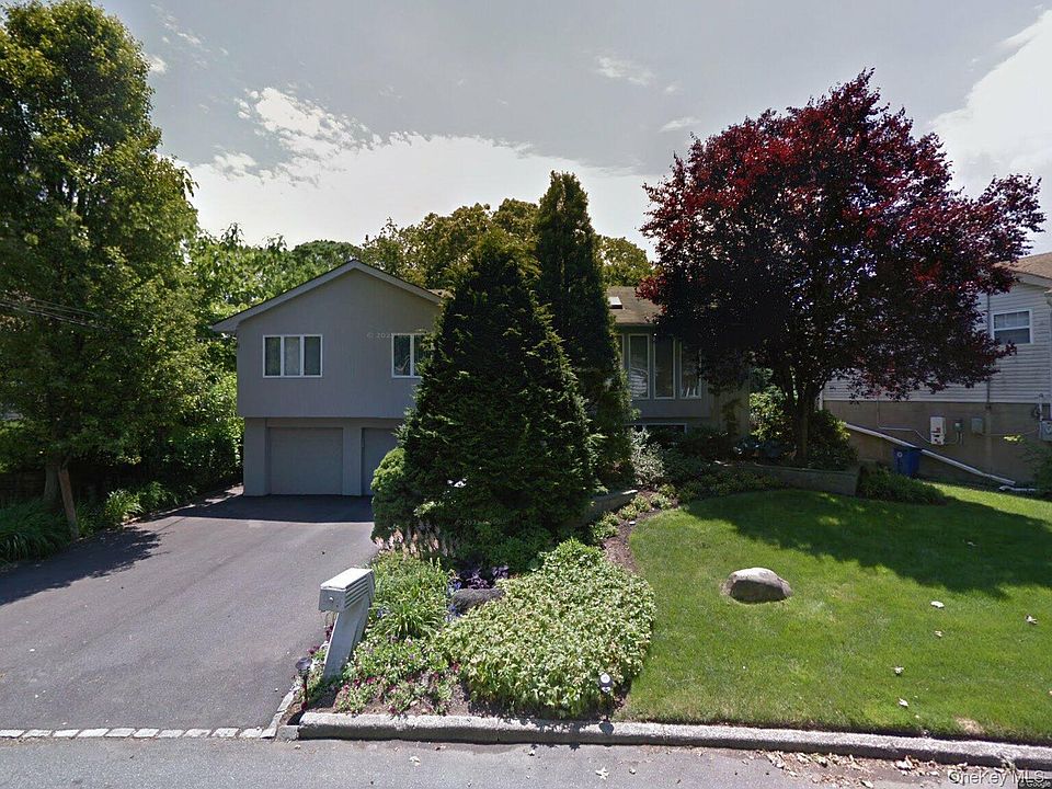 1st image of 22 Pickwick Hill Drive