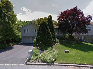 22 Pickwick Hill Dr, Huntington Station, NY 11746