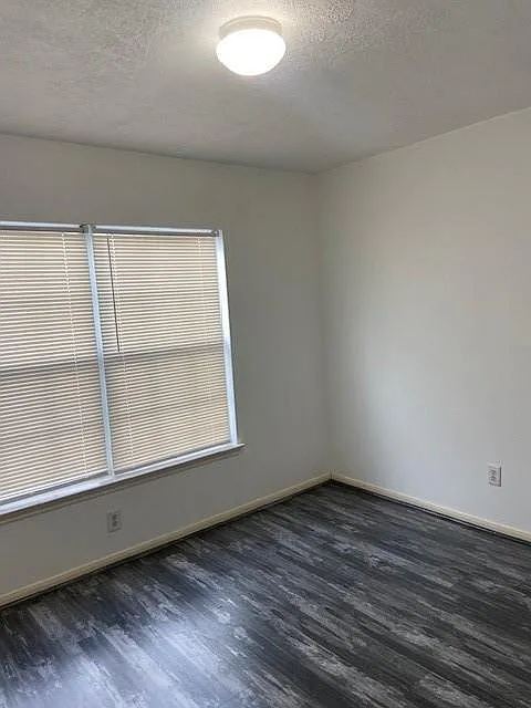 3 bed, 2.5 bath, 1680 sqft, $2,200 — Photo 2