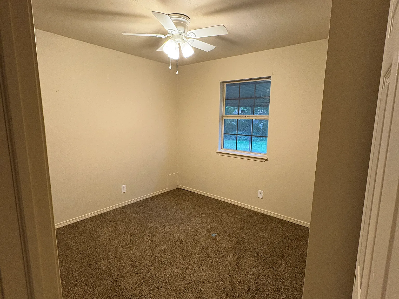 3 bed, 942 sqft, $1,420 — Photo 4