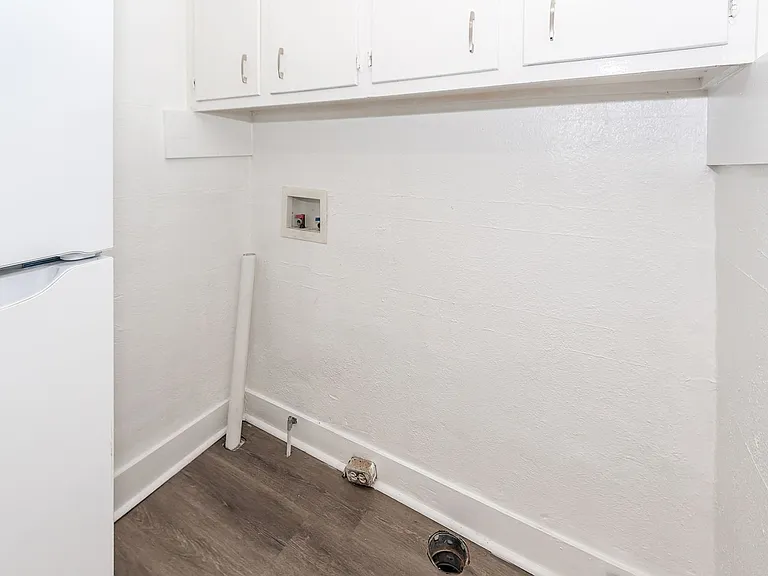 2620 Woodlawn Ave — Photo 13