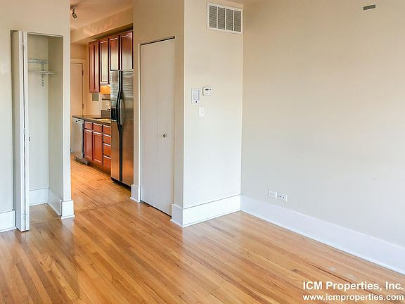 2nd image of 1849 W Cornelia Ave #1