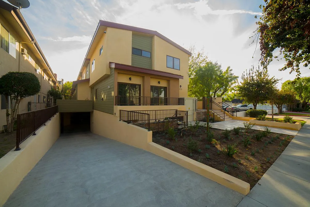 430 Pioneer Drive — Photo 2