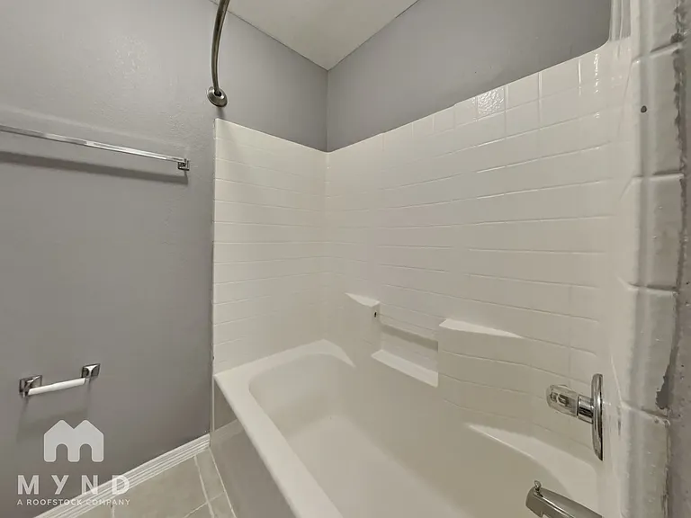 1815 Sherwood Forest Cir — Photo 23