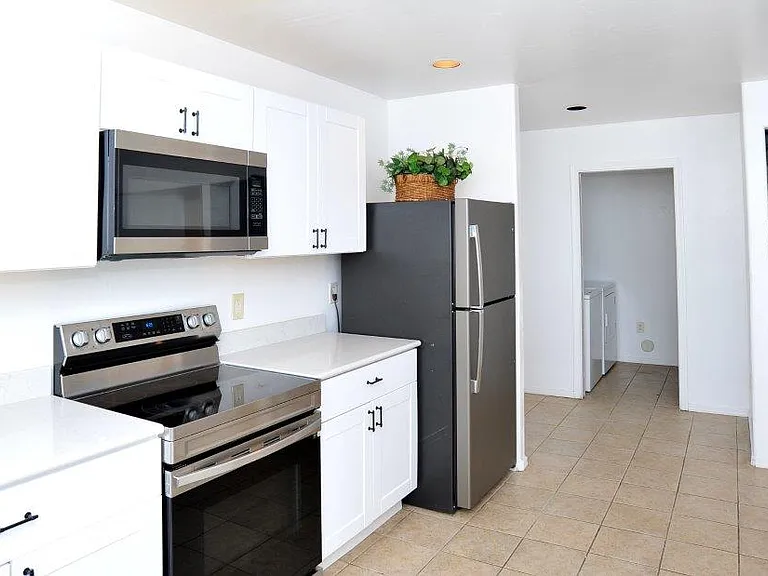 918 E Elm St #B — Photo 5