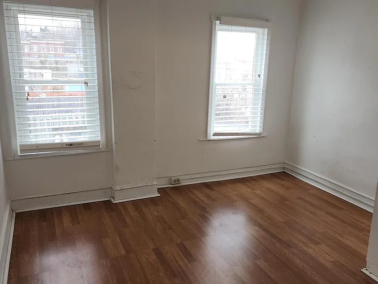 214 Stroud St — Photo 8