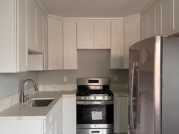 2nd image of 1731 1/2 W 85th St