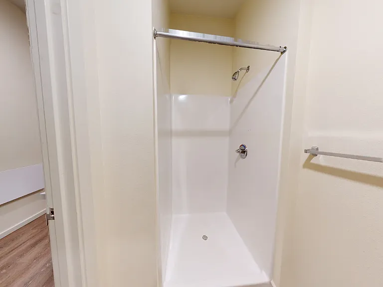 Plaza Apartments — Photo 144