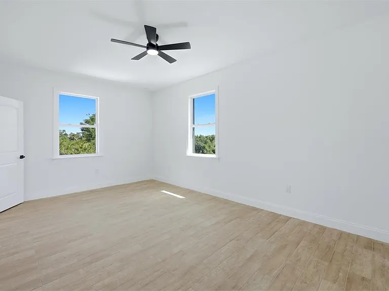 6 Bank Ct — Photo 15