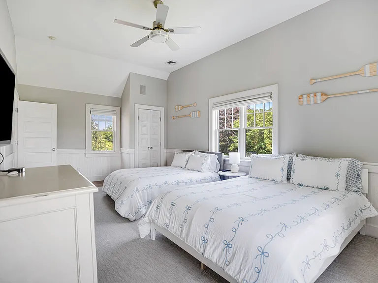 335 E Lake Dr — Photo 15