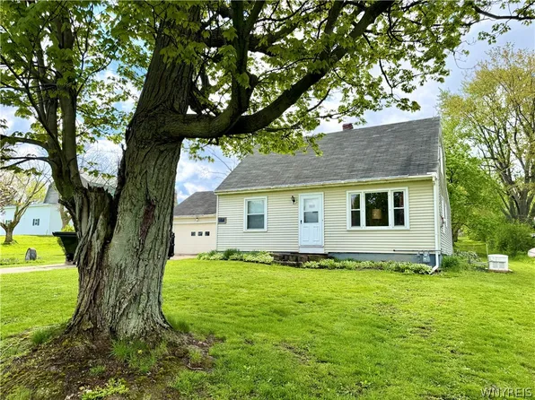4011 Hardt Rd, Eden, NY 14057