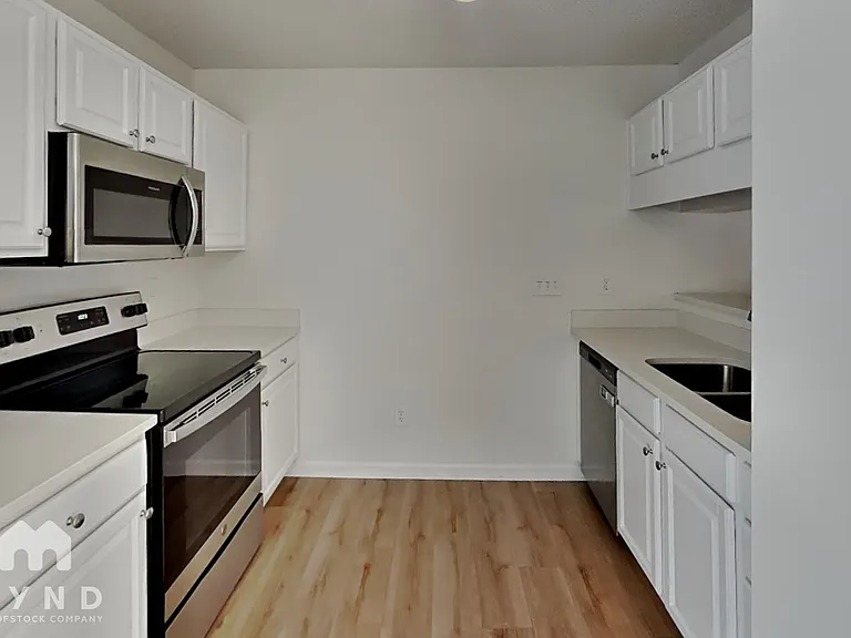 1848 Mission Oaks St — Photo 8