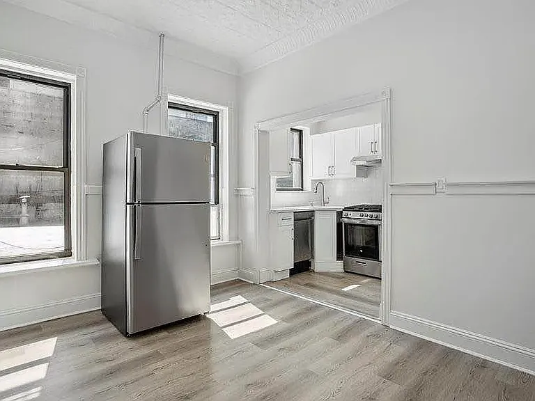 211 5th Ave #1 — Photo 2