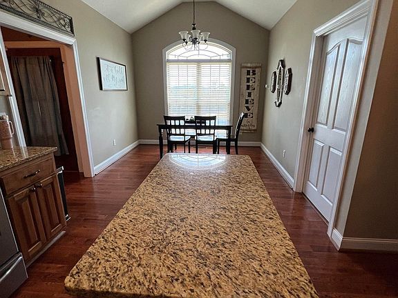 5th image of 1222 Raymond Ln