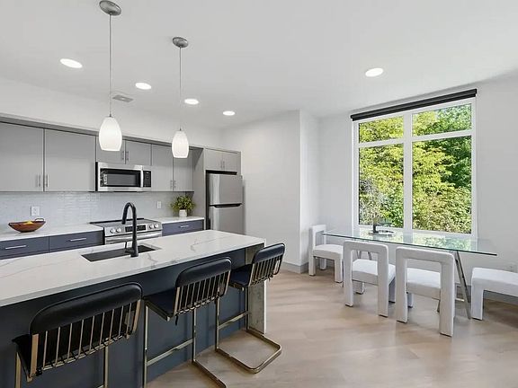 5th image of 1435 10th St APT 302