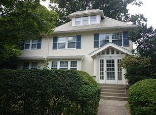 39 Old Colony Rd, Newton, MA 02467