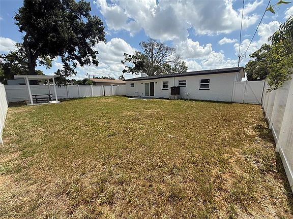 4th image of 4910 HALIFAX DRIVE