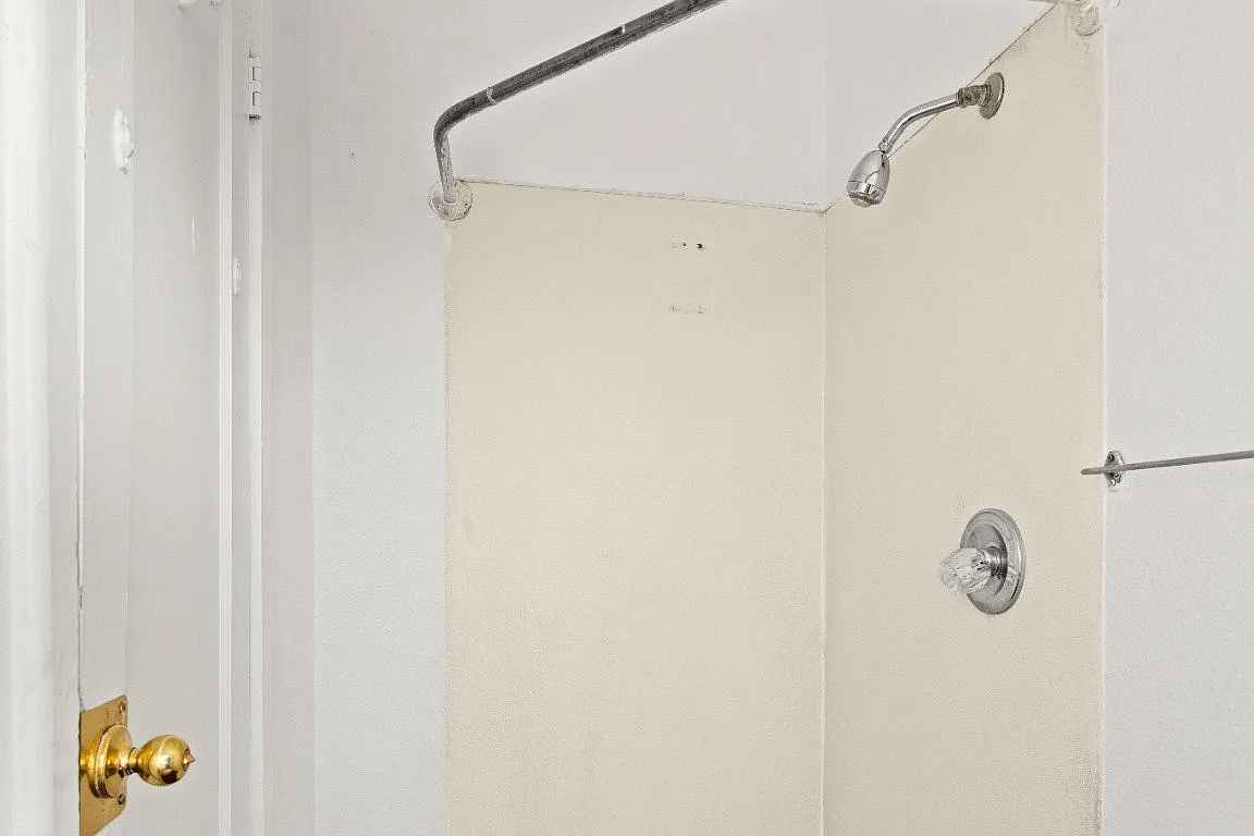 1323 Monterey Ave — Photo 3