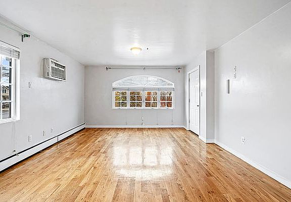 4th image of 1496 E 95th St #1