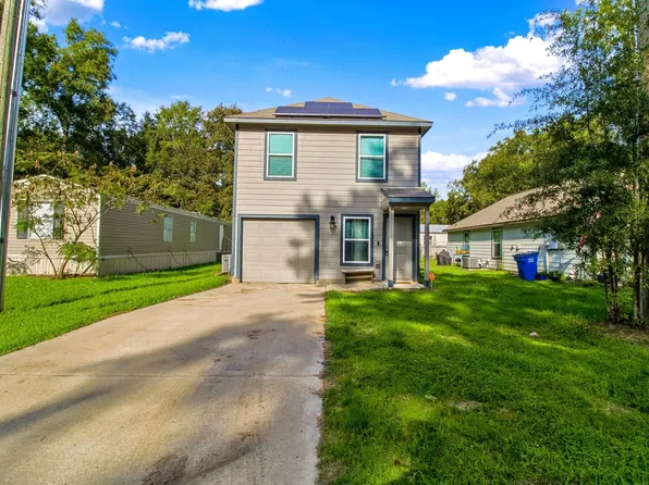 353 Hunters Gln, Livingston, TX 77351