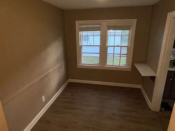 5th image of 634 Irving Ave