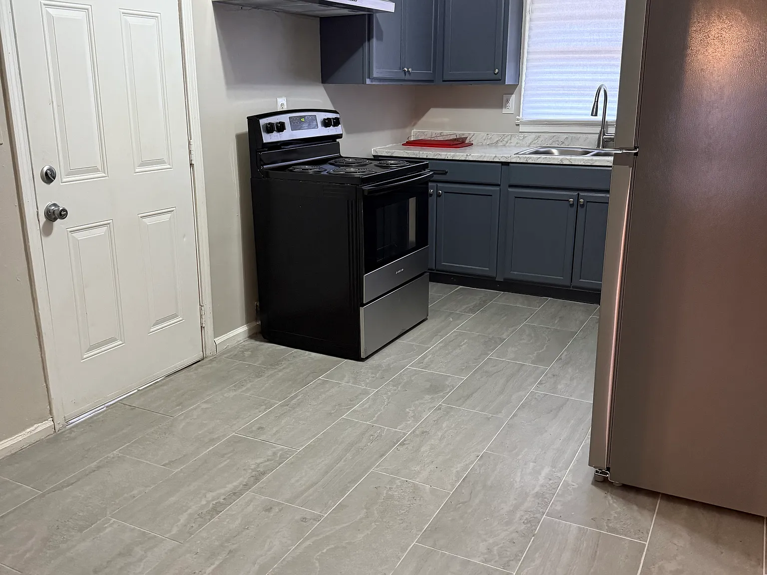 3 bed, 1218 sqft, $1,700 — Photo 3