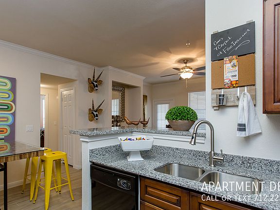 3rd image of 14539 Ravenhurst Ln #811