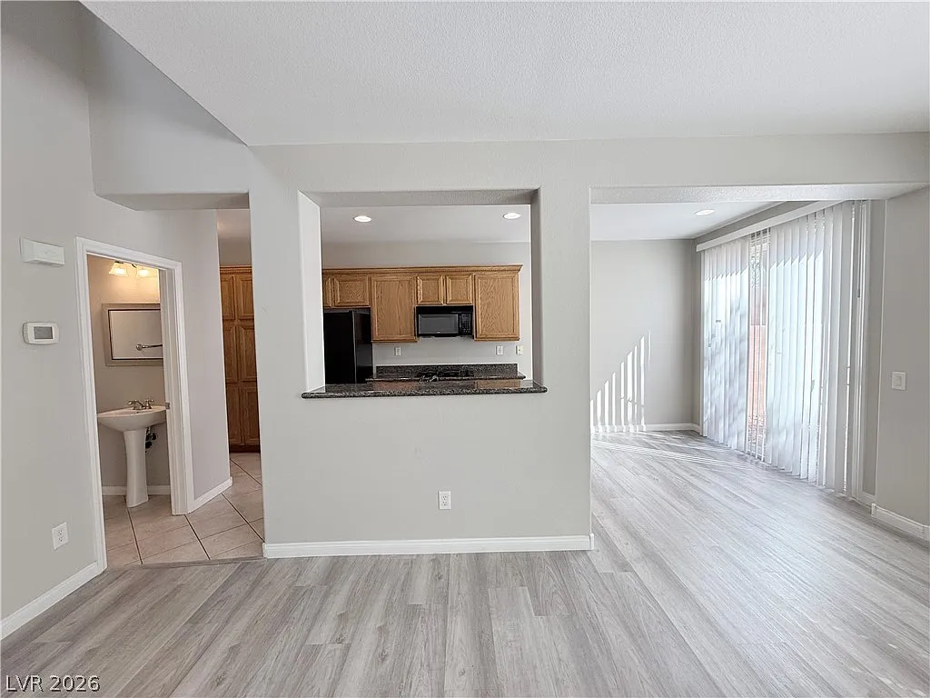 3 bed, 2.5 bath, 1526 sqft, $2,200 — Photo 4