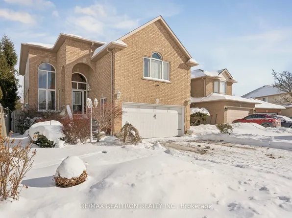 11 Redtail Cres, Hamilton, ON L9B 2R6