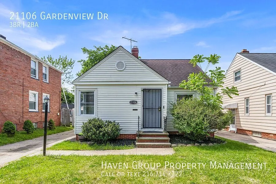 21106 Gardenview Dr, Maple Heights, Ohio, 44137- Spacious 3-bed 2-bath single-family home! — Photo 1