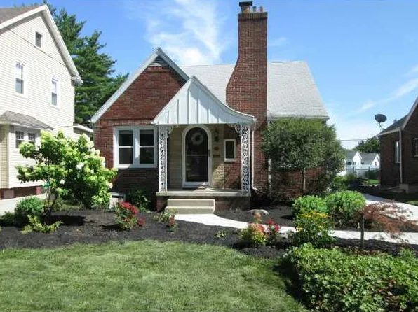 405 Eagle Point Rd, Rossford, OH 43460