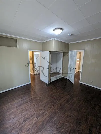 114 W Washington St — Photo 16
