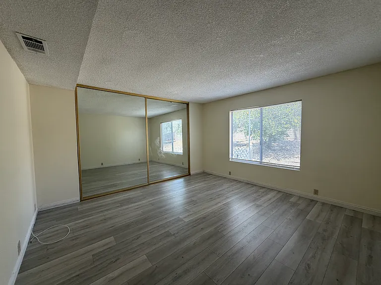16927 Bell Ave — Photo 6