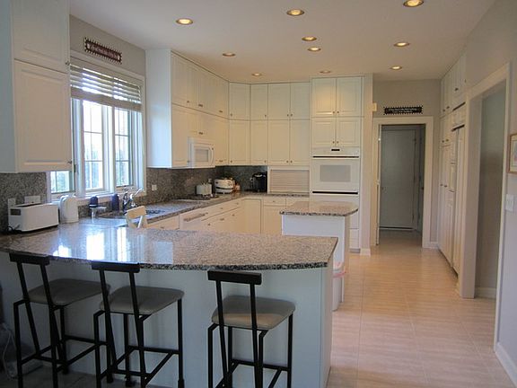 4th image of 2126 Stratford Ln