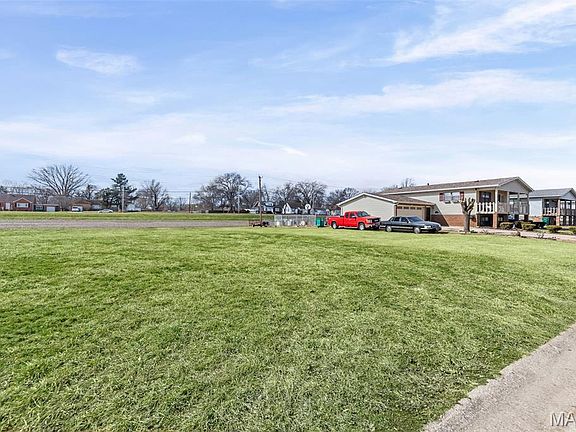 5th image of 844 Saint Benedict Dr