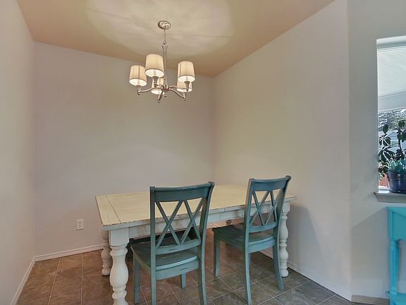 5th image of 2713 20th Street Pl SW