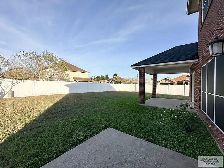 3453 Burgundy Dr — Photo 23