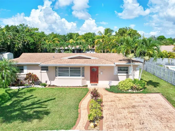 16702 NW 73rd Ct, Hialeah, FL 33015
