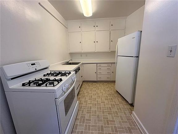 3rd image of 5404 Saint Charles Ave APT F