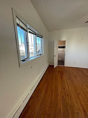4th image of 36 De Hart Ave #1
