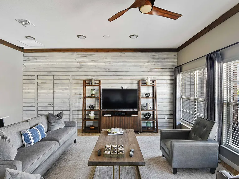 Icon Apartments — Photo 16